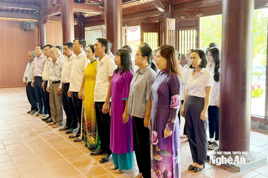 Dâng hương tưởng niệm 123 năm ngày sinh Tổng Bí thư Lê Hồng Phong