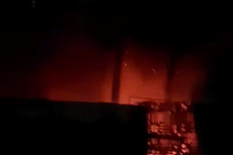 Nghệ An: Cháy kho tạm dưới chân cầu vượt