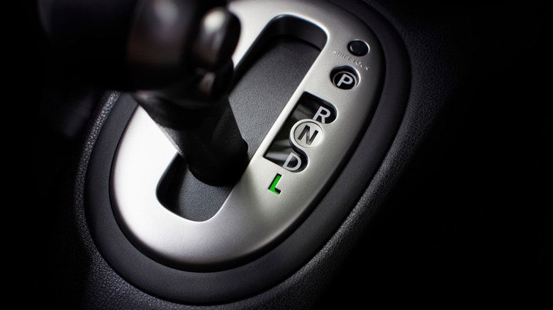 Khi nào nên sử dụng chế độ 'L' tên xe ô tô số tự động?