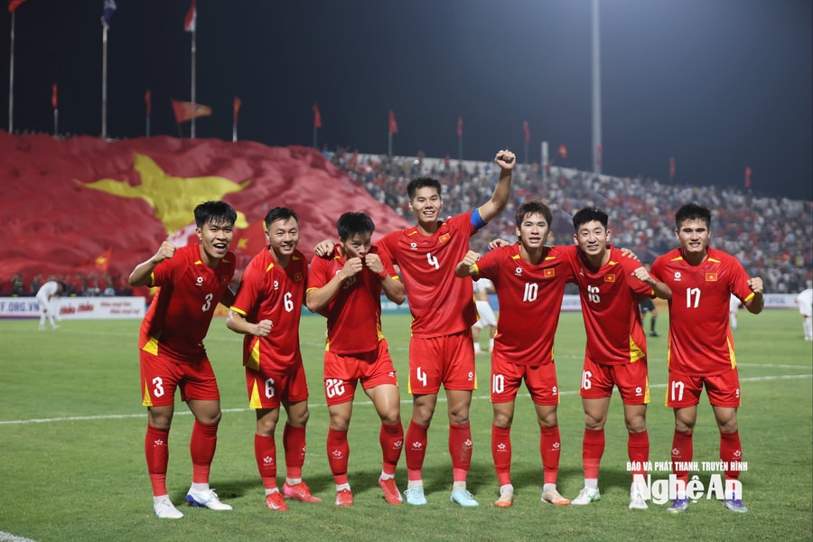 HLV Kim Sang-sik gọi hàng loạt cầu thủ trẻ lên tuyển Việt Nam