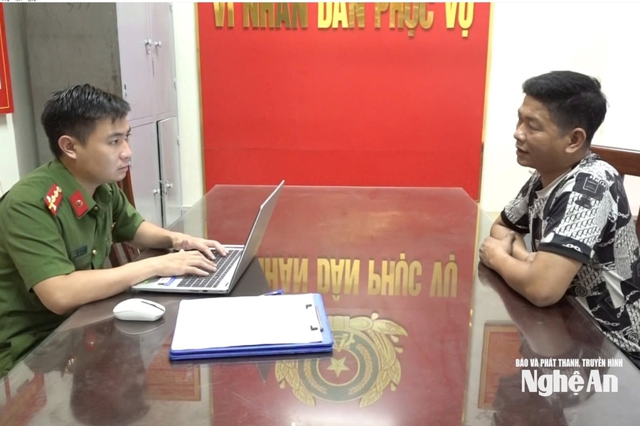 Bắt đối tượng lái xe tải Bắc - Nam tàng trữ pháo nổ trái phép