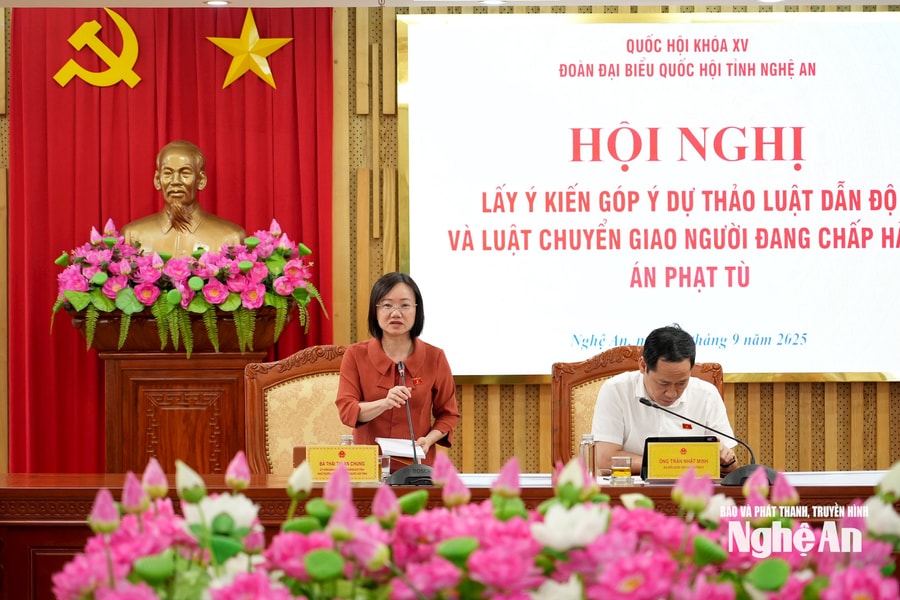 Đoàn đại biểu Quốc hội tỉnh Nghệ An lấy ý kiến góp ý Dự thảo Luật Dẫn độ và Luật Chuyển giao người đang chấp hành án phạt tù