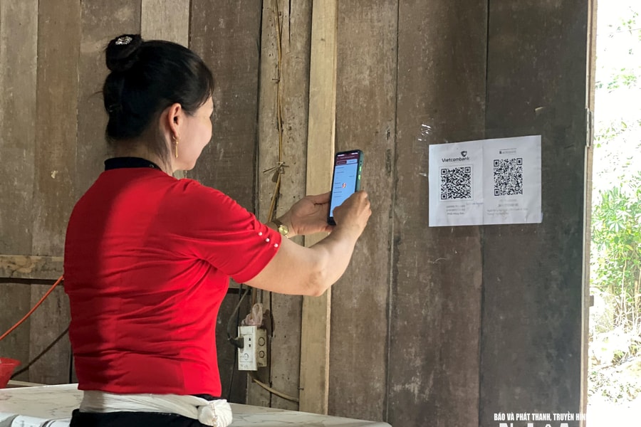 Ứng dụng công nghệ, thúc đẩy hoạt động thanh toán không dùng tiền mặt