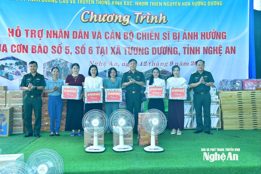 Ban Thanh niên Quân đội và các đơn vị đồng hành trao quà hỗ trợ người dân khó khăn Nghệ An