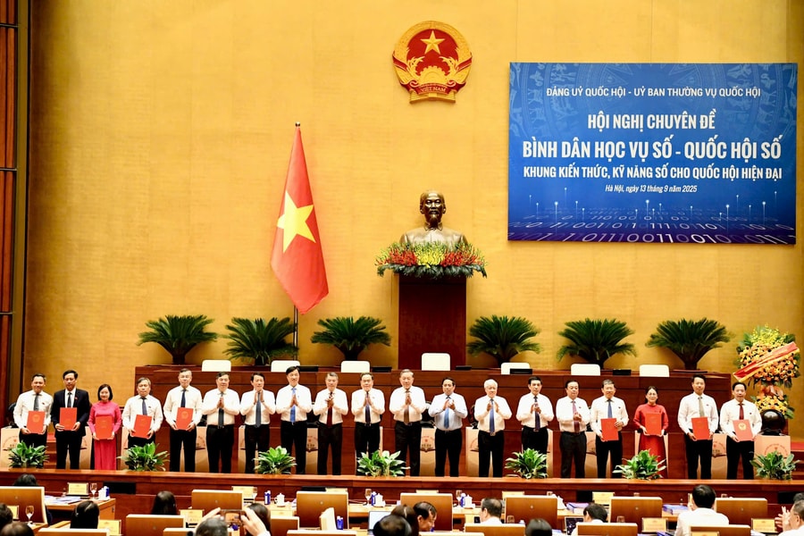 Quốc hội tổ chức Hội nghị chuyên đề “Bình dân học vụ số, Quốc hội số”