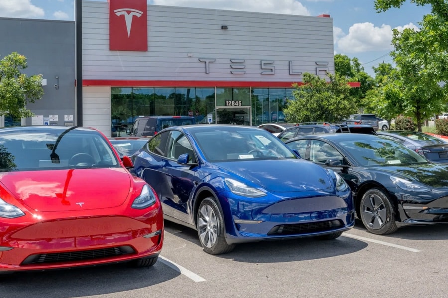 Doanh số bán xe điện toàn cầu tăng mạnh, Bắc Mỹ tụt lại phía sau