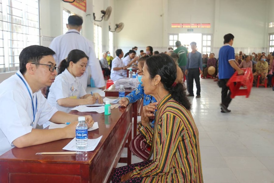 Triển khai giải pháp đột phá, tăng cường bảo vệ, chăm sóc và nâng cao sức khỏe nhân dân