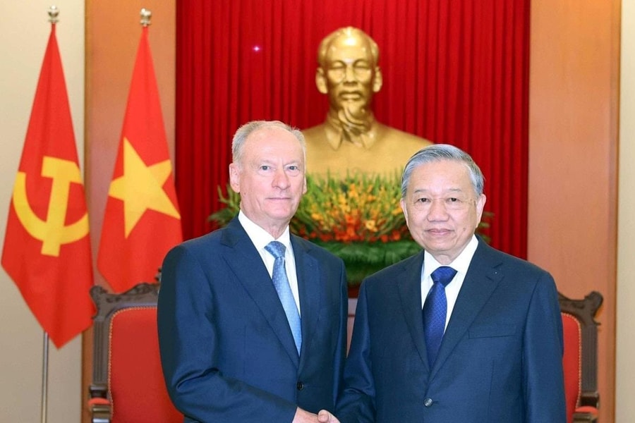 Tổng Bí thư và Chủ tịch nước tiếp Trợ lý Tổng thống Nga