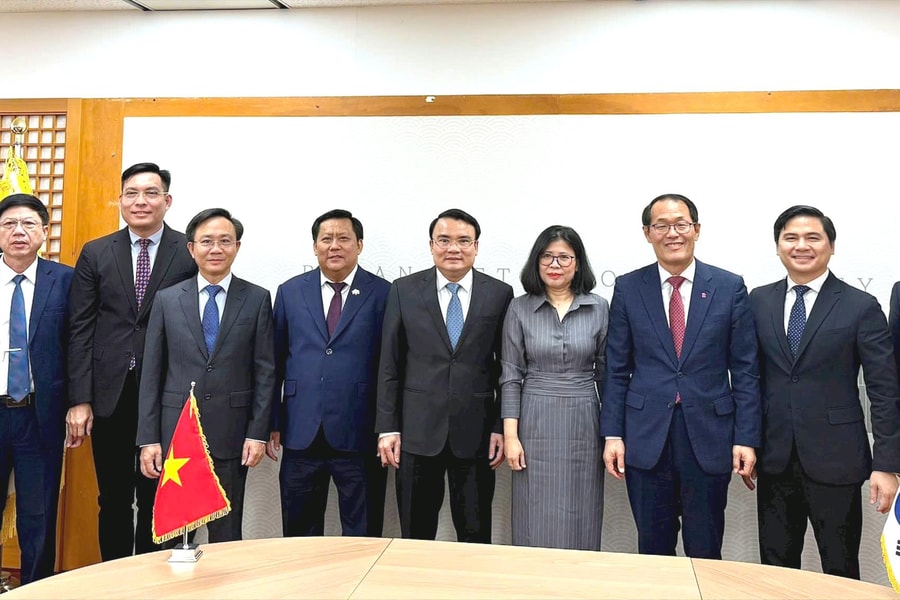 Phó Chủ tịch UBND tỉnh Nghệ An Phùng Thành Vinh làm việc với lãnh đạo thành phố Busan (Hàn Quốc)