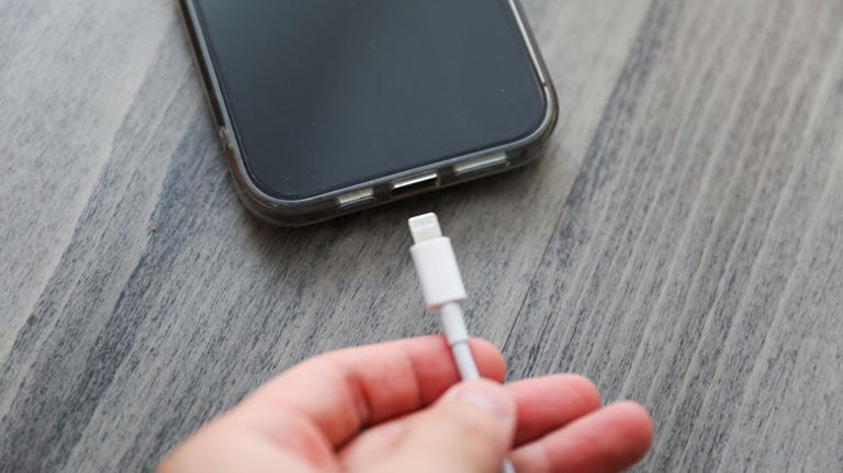 Chế độ sạc khẩn cấp có làm hỏng iPhone của bạn không?