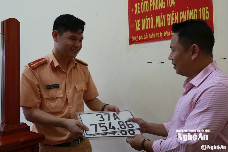 Thủ tục đổi biển số nền vàng sang nền trắng như thế nào?