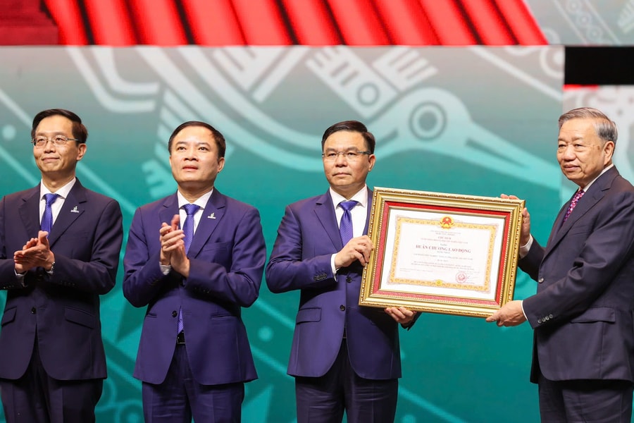 Tổng Bí thư tặng "8 chữ", kỳ vọng Petrovietnam vươn tầm toàn cầu
