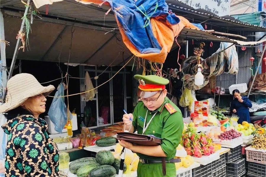 Lập lại trật tự hành lang giao thông: Cần quyết liệt từ cơ sở