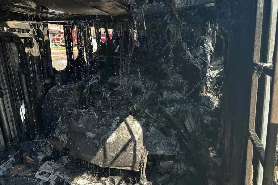 5 siêu xe cháy rụi trên xe chuyên chở, thiệt hại 1,5 triệu USD