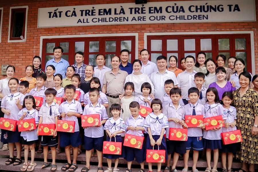 Sở Y tế trao 116 suất quà Trung thu cho trẻ em có hoàn cảnh đặc biệt