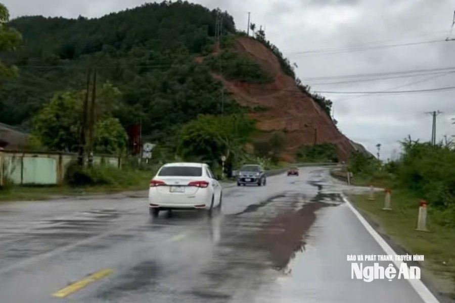 Ô tô con lấn làn, bất chấp xe ngược chiều trên Quốc lộ 46