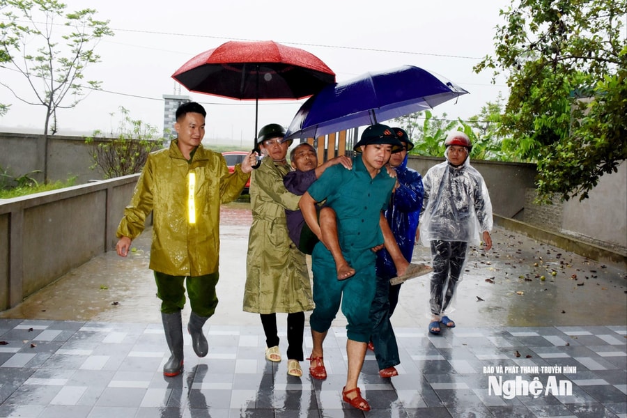 Nghệ An: Các xã vùng ven sông Lam chủ động di dời dân trước bão số 10