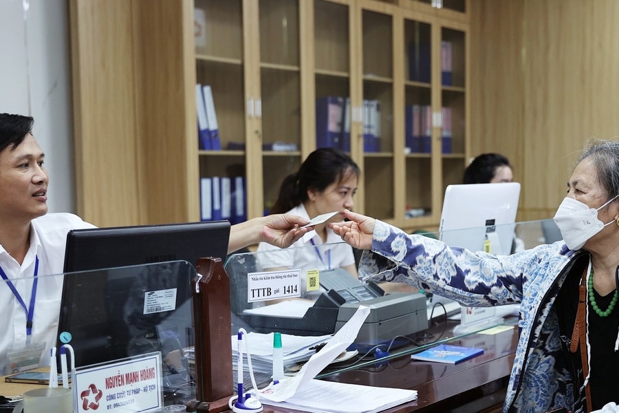 Bộ Nội vụ nói về chế độ 154 với cán bộ không chuyên trách được ký hợp đồng mới