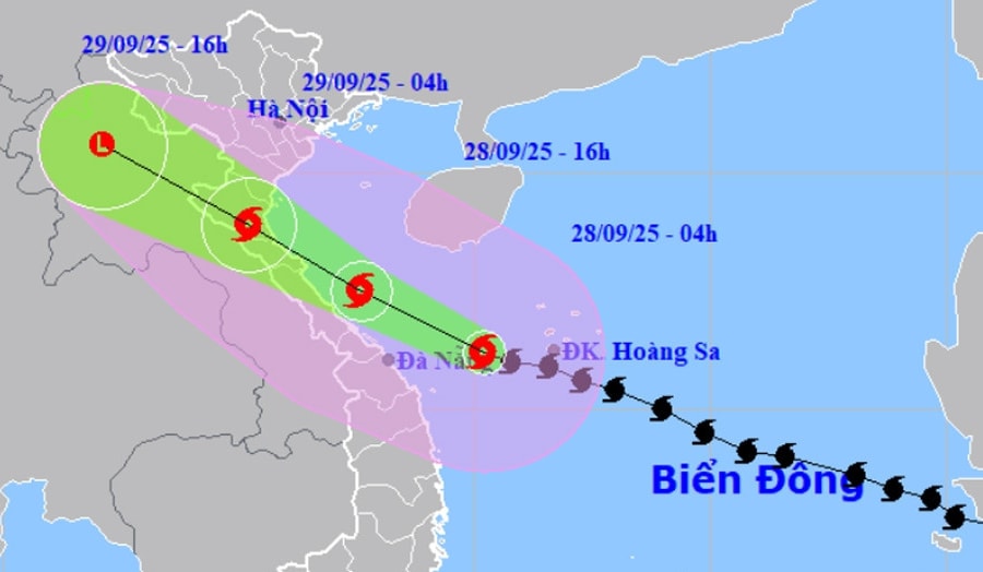 Thủ tướng: Thành lập Ban chỉ đạo tiền phương tại các tỉnh có tâm bão số 10 đi qua