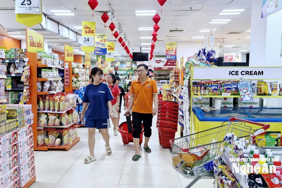 WinMart đảm bảo kế hoạch cung ứng hàng hóa, giữ bình ổn giá trong những ngày mưa bão ở Nghệ An