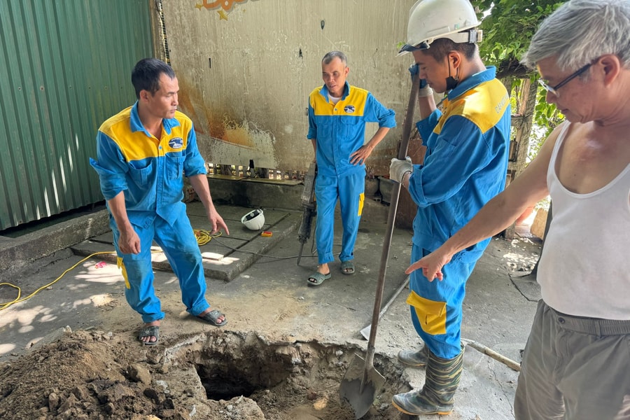 Nỗ lực cấp lại nước sạch cho người dân sau bão số 10