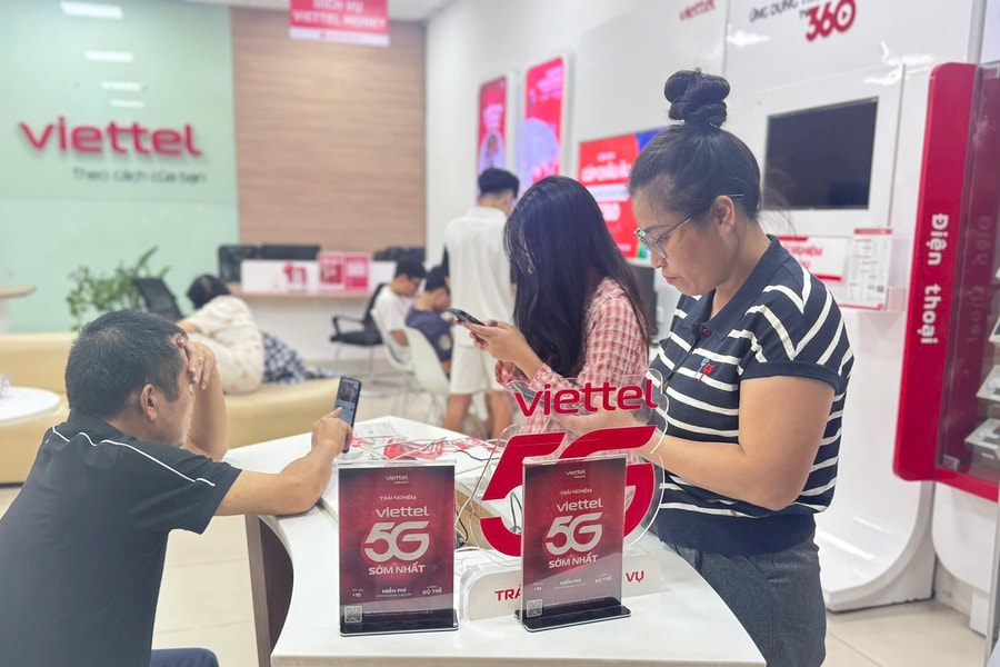 Các nhà mạng tăng tốc xử lý sự cố mất sóng sau bão số 10