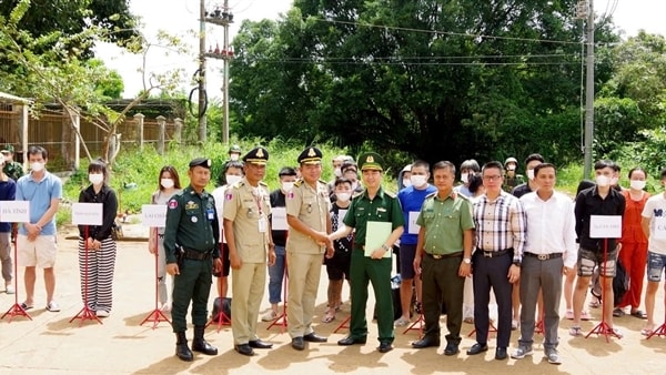 Tiếp nhận 27 người bị lừa sang Campuchia với thủ đoạn "việc nhẹ lương cao"