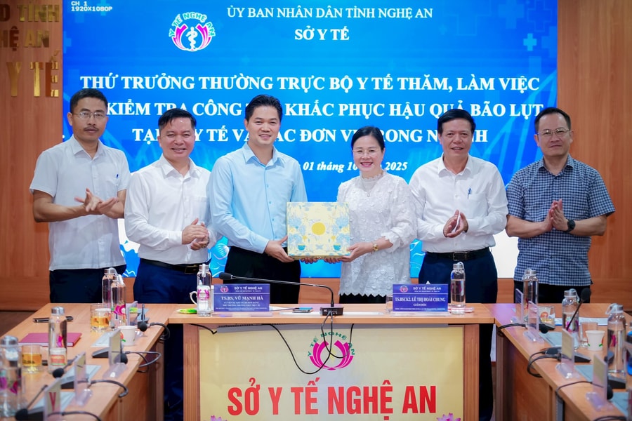 Thứ trưởng Thường trực Bộ Y tế làm việc cùng ngành Y tế Nghệ An