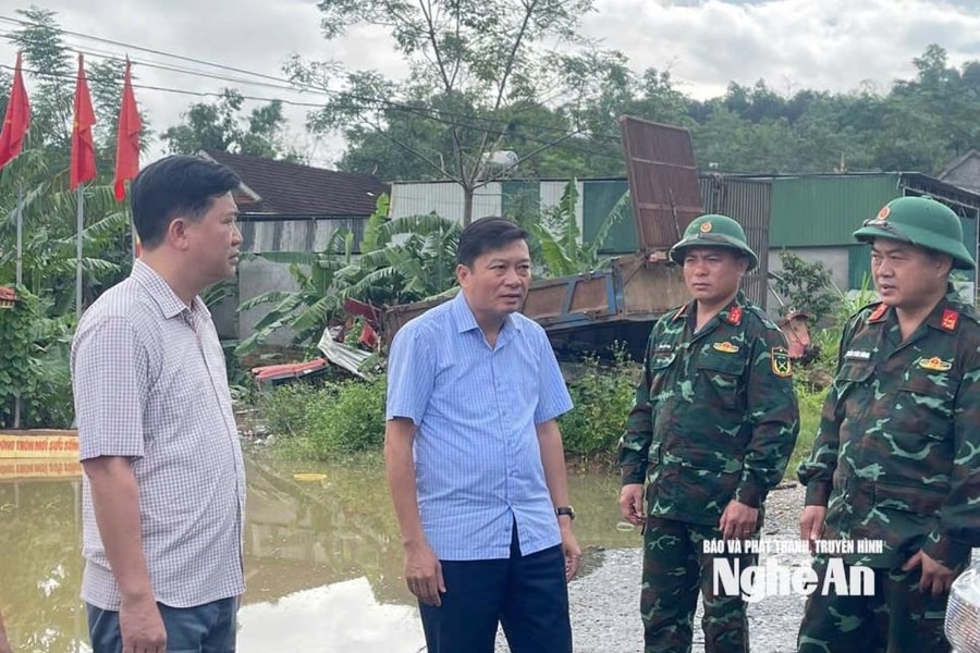 Chủ tịch UBND tỉnh Lê Hồng Vinh kiểm tra công tác ứng phó vùng 'rốn lũ' ở miền Tây Nghệ An