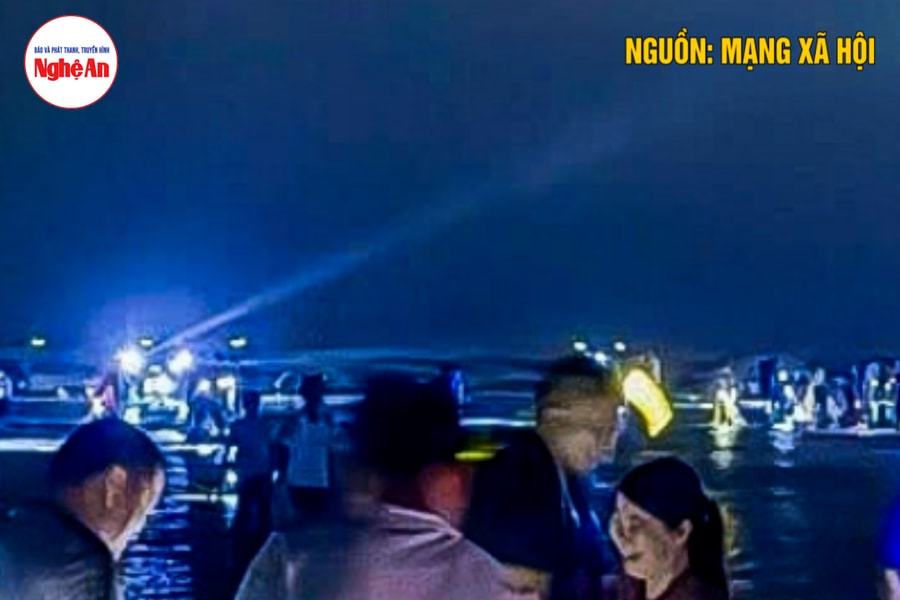 Cả làng rủ nhau mang bao tải, soi đèn đêm đi săn "lộc biển" sau bão số 10