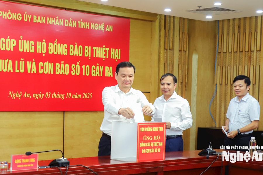 Văn phòng UBND tỉnh Nghệ An ủng hộ đồng bào bị thiệt hại do bão số 10