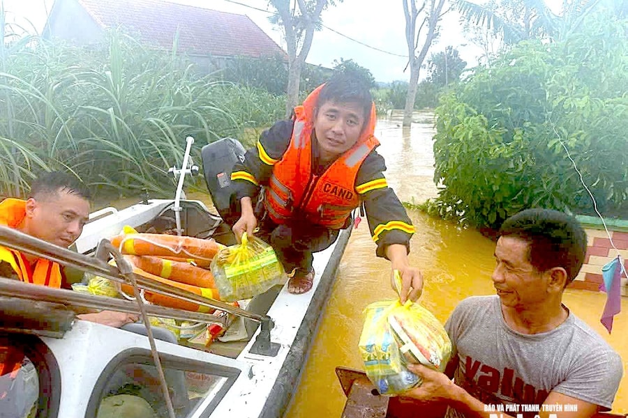 Sức mạnh “4 tại chỗ” và sự đoàn kết giúp bà con vùng cao Nghệ An vượt qua khó khăn sau bão số 10