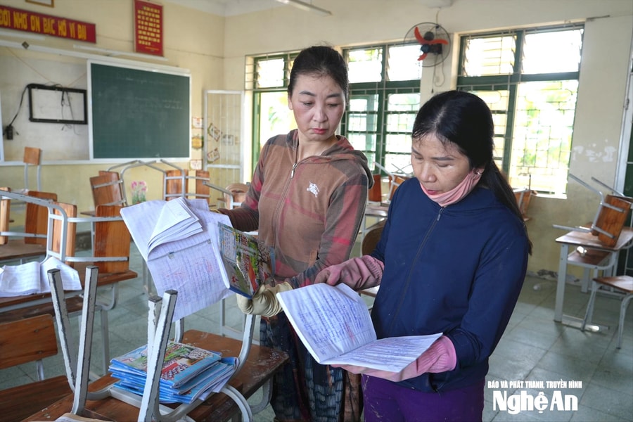 1 tuần sau lũ, nhiều trường học ở Nghệ An vẫn chưa thể đón học sinh trở lại trường