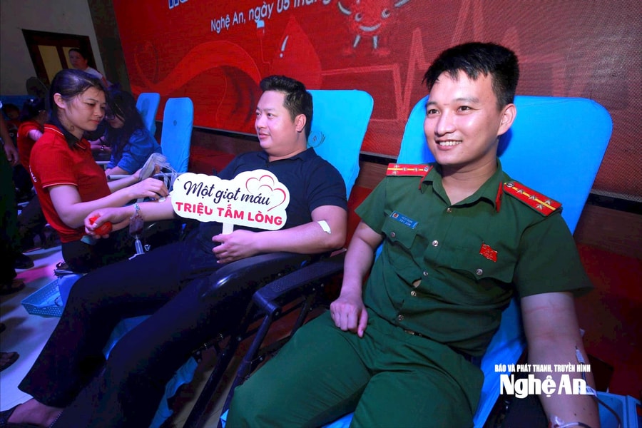Nghệ An: Tiếp nhận 800 đơn vị máu tại ngày hội Hiến máu tình nguyện ở phường Hoàng Mai