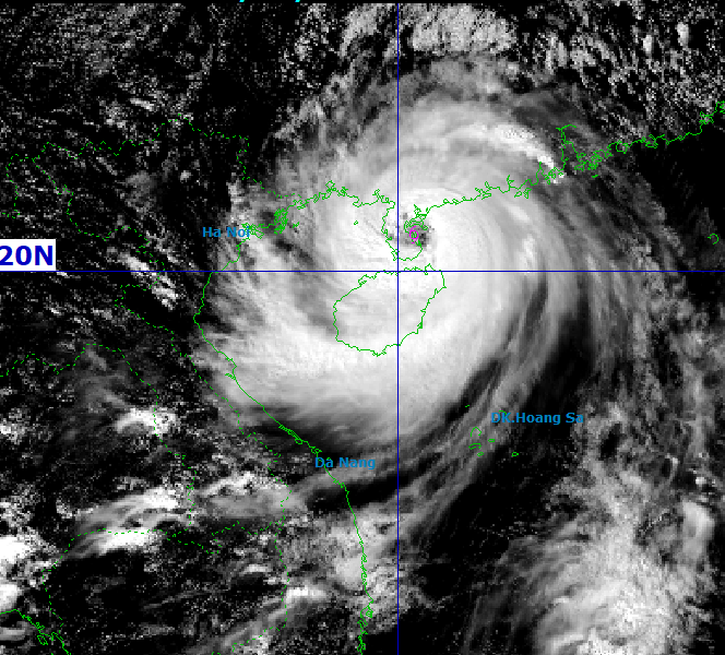 Bão số 11 tiến sát đất liền, gió giật cấp 16