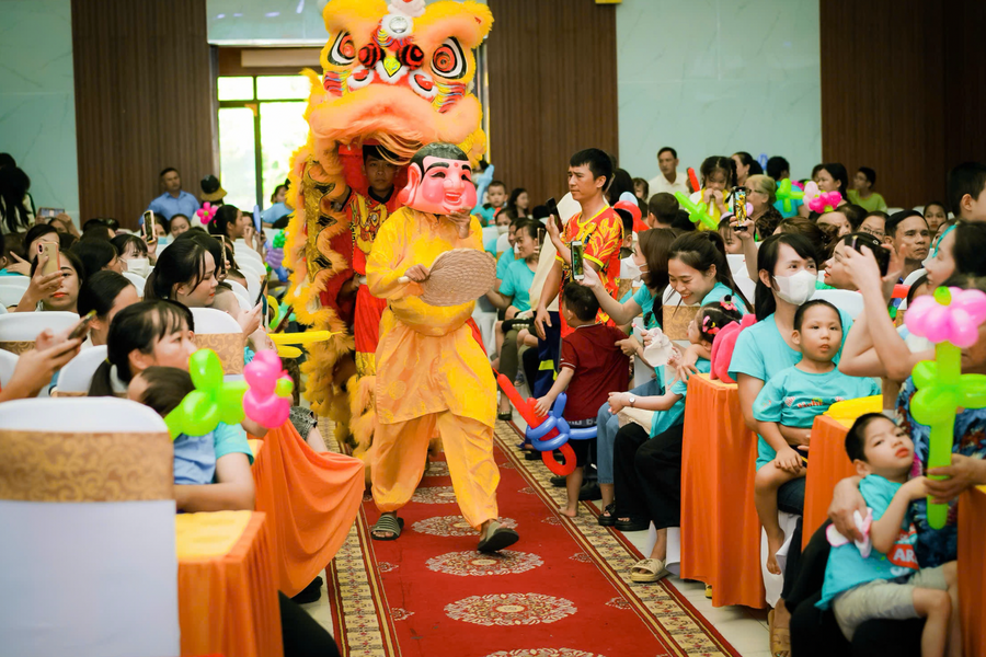 Múa lân sư rồng: Từ nghệ thuật dân gian đến dịch vụ chuyên nghiệp