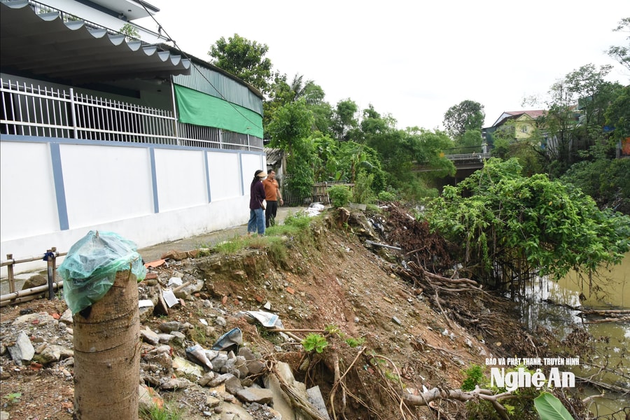 7 hộ dân xóm Sa Nam thấp thỏm lo sập nhà, mất đường