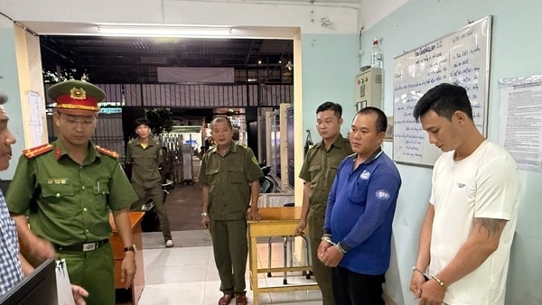 Bắt giam 2 đối tượng sản xuất nước uống giả các thương hiệu nổi tiếng