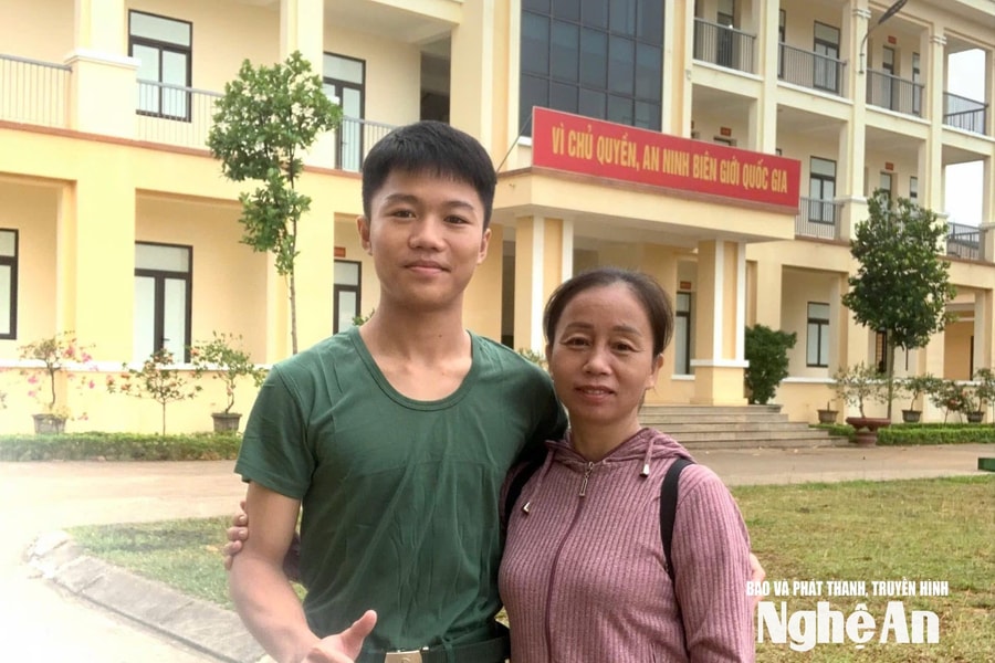 'Lỡ hẹn' với Học viện Biên phòng, nam sinh Nghệ An được Trường Đại học Vinh công nhận trúng tuyển