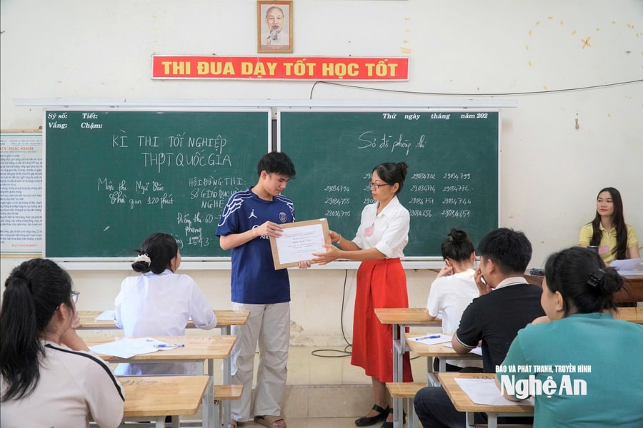 Nghệ An chi hơn 30 tỷ đồng để hỗ trợ các nhà trường ôn thi cuối cấp