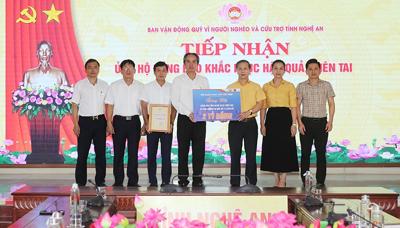 Petrolimex ủng hộ hơn 2 tỷ đồng giúp đồng bào Nghệ An khắc phục hậu quả bão số 10 (Bualoi)