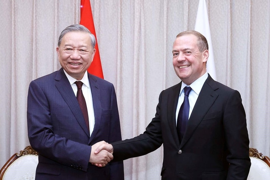 Tổng Bí thư Tô Lâm gặp Chủ tịch Đảng Nước Nga Thống nhất Dmitry Medvedev