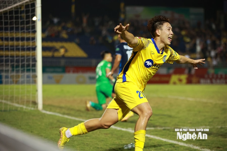 Cơ hội mới cho tiền đạo Phan Xuân Đại?