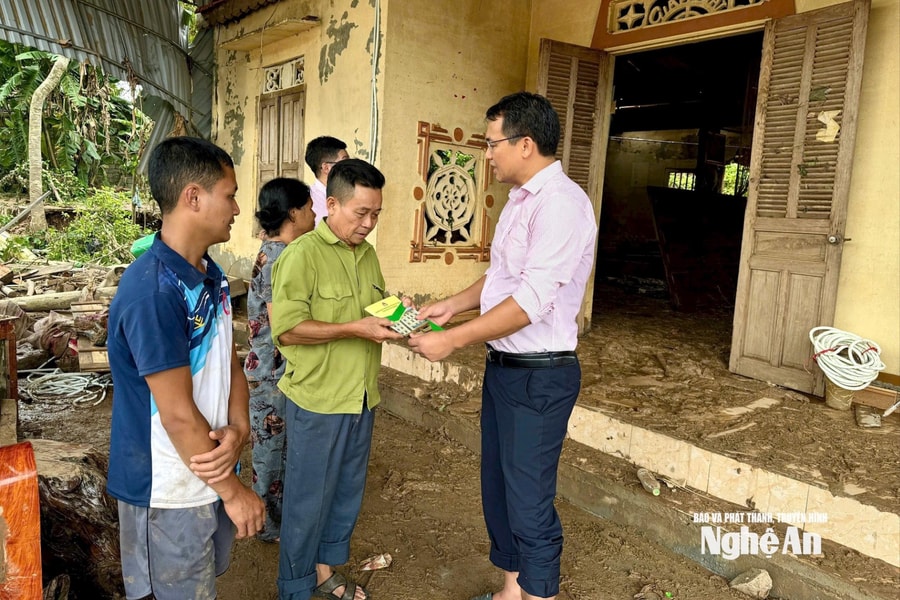 Những nghĩa cử đẹp của cán bộ tín dụng chính sách Nghệ An