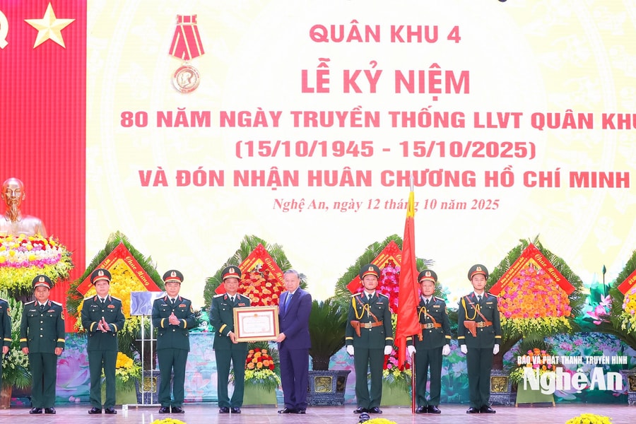 Tổng Bí thư Tô Lâm dự lễ kỷ niệm 80 năm Ngày truyền thống Lực lượng vũ trang Quân khu 4 và đón nhận Huân chương Hồ Chí Minh lần thứ Ba