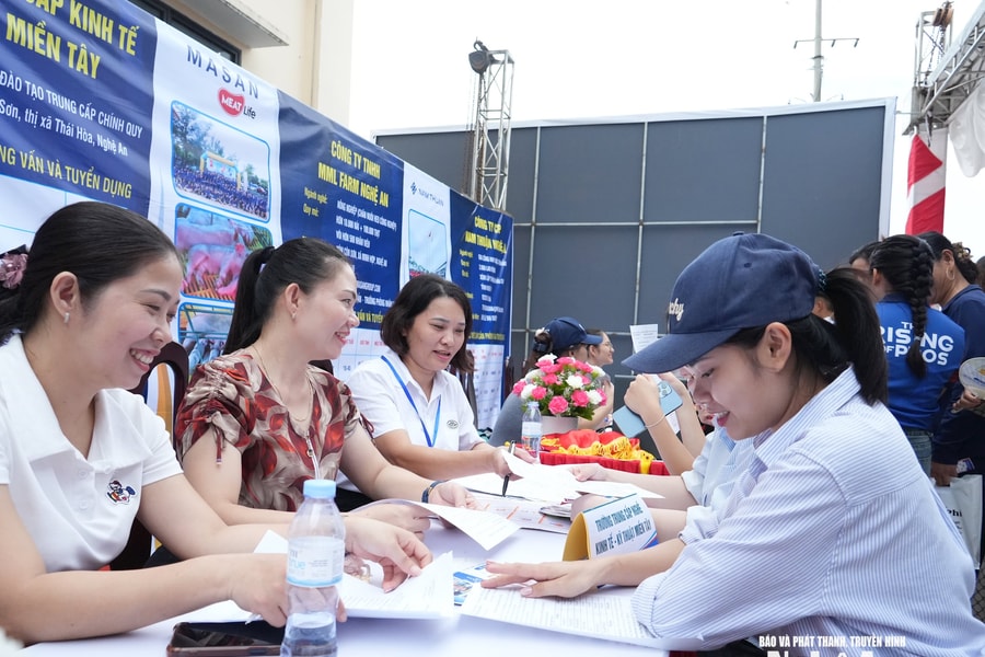 Nhiều cơ hội việc làm cho lao động Nghệ An