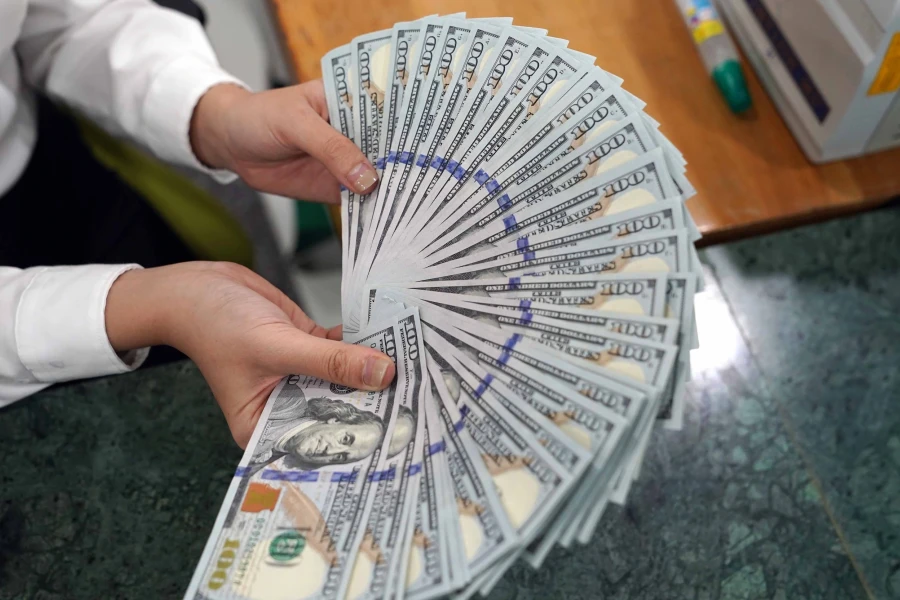 Tỷ giá USD ngày 13/10/2025: Giảm tại hệ thống ngân hàng, tăng trên thị trường quốc tế