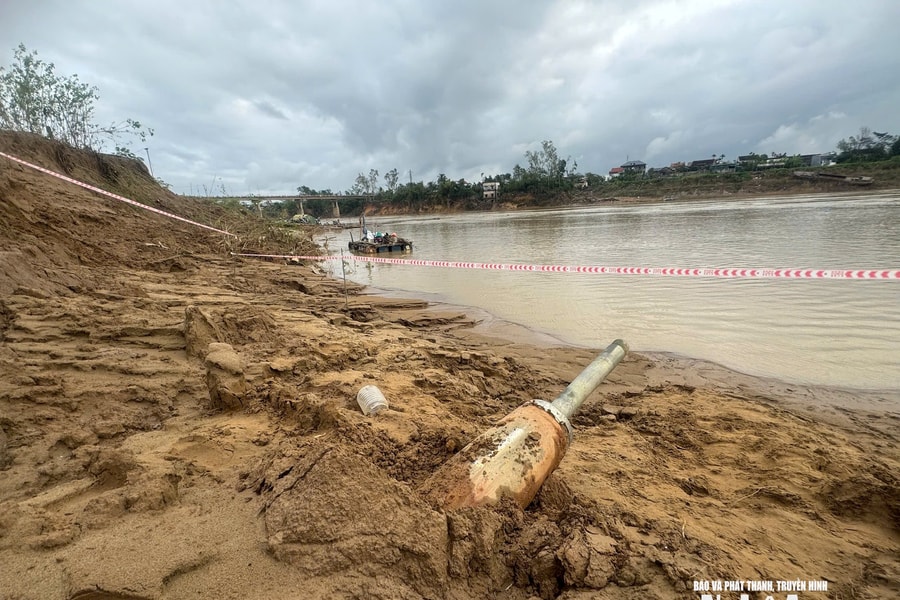Phát hiện quả bom chưa nổ gần cầu Đô Lương