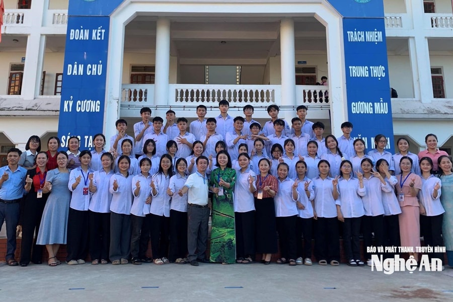 'Lộ diện' các thủ khoa học sinh giỏi tỉnh lớp 12 của Nghệ An