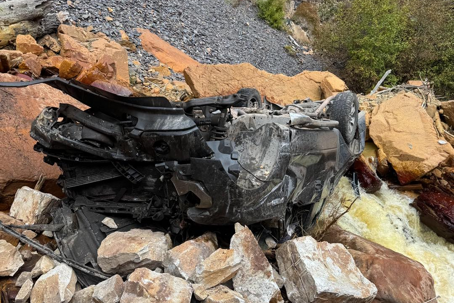 Ford F-150 và cú rơi 90 m: Độ bền được thử thách